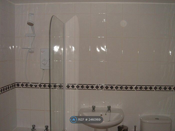 2 Bedroom Flat To Rent In City View, Salford, M7