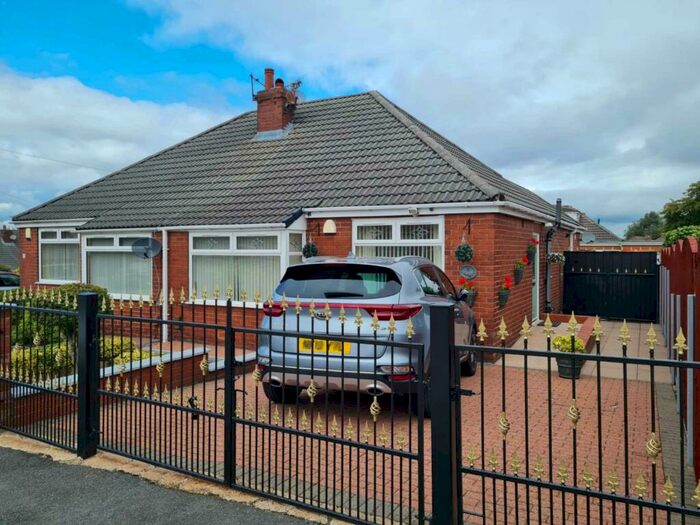 2 Bedroom Semi-Detached Bungalow To Rent In Carlton Way, Royton, OL2