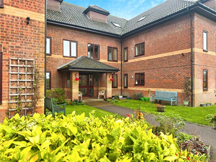 2 Bedroom Apartment For Sale In Windmill Court, Alton, GU34