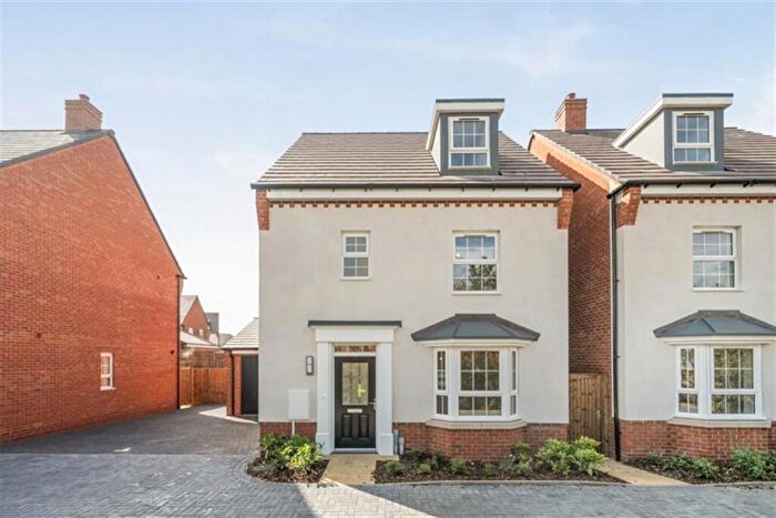 4 Bedroom Detached House To Rent In Bedroom Detached House In Wilstone Street, Aylesbury, HP22
