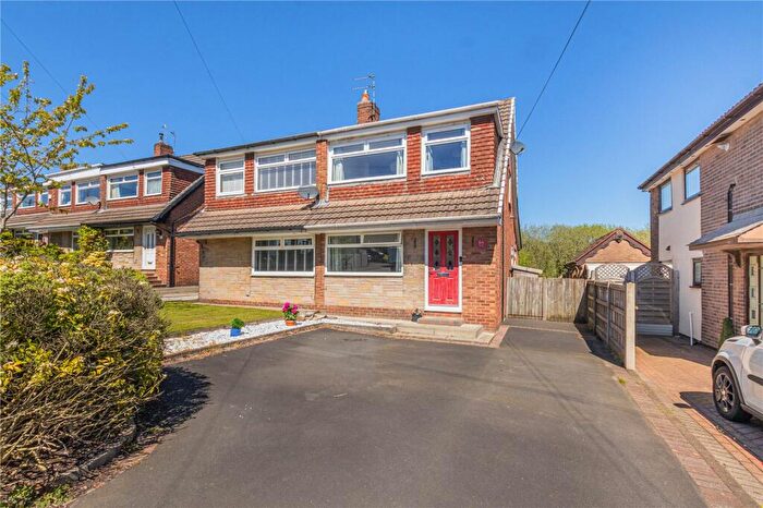 3 Bedroom Semi-Detached House For Sale In Elmsfield Avenue, Norden, Rochdale, OL11