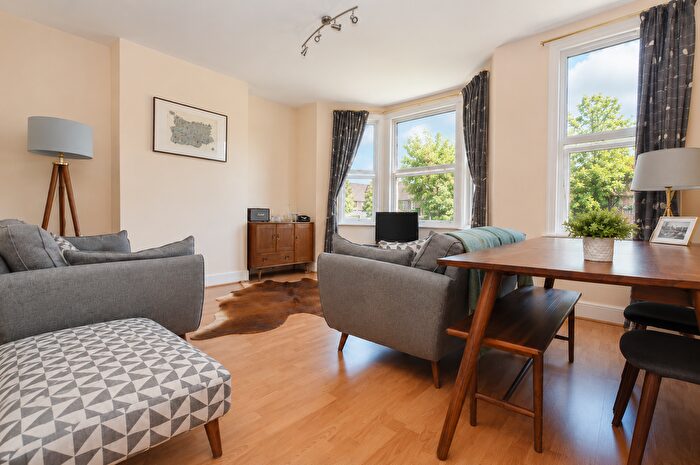 2 Bedroom Flat To Rent In Kings Road, Leytonstone, E11