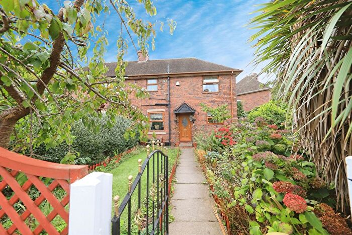 2 Bedroom Semi-Detached House For Sale In Quarry Brow, Dudley, DY3