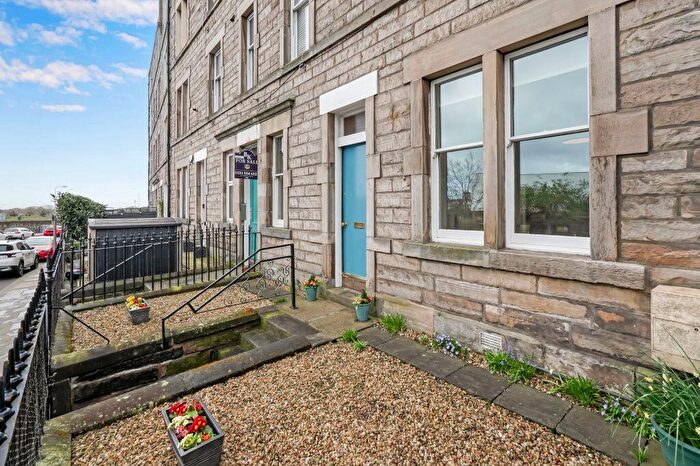 3 Bedroom Flat For Sale In Meadowbank Terrace, Meadowbank, Edinburgh, EH8