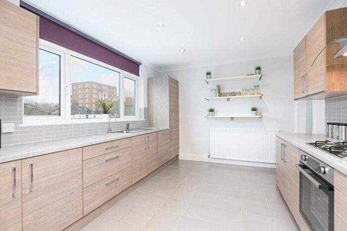 4 Bedroom Semi-Detached House For Sale In Kingsdown Avenue, South Croydon, CR2