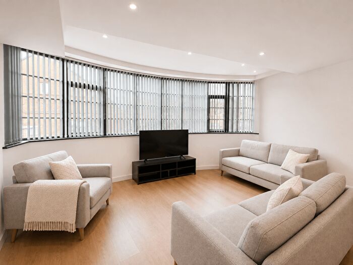 3 Bedroom Flat To Rent In Flat, Greens End, Woolwich, SE18