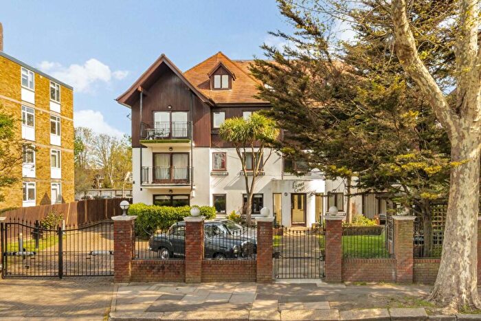 3 Bedroom Flat To Rent In Brondesbury Park, Queen's Park, NW6