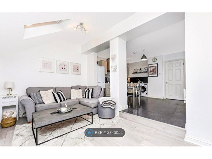 1 Bedroom Flat To Rent In Slipshatch Road, Reigate, RH2