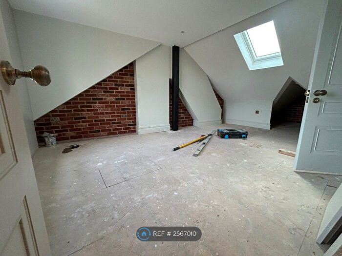 2 Bedroom Maisonette To Rent In Richmond Road, London, N2