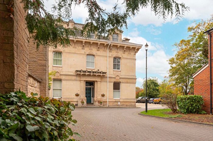 2 Bedroom Apartment For Sale In Copps Road, Leamington Spa, Warwickshire, CV32