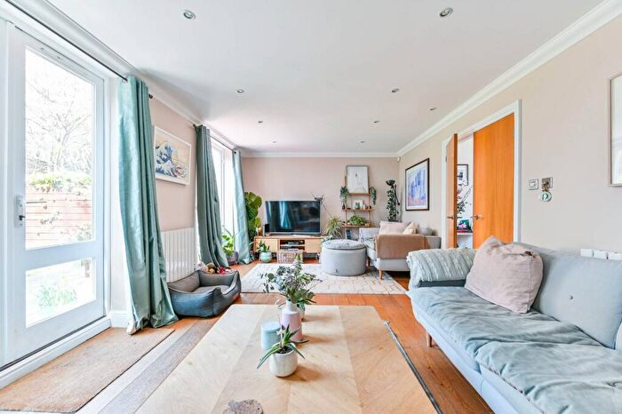 3 Bedroom House To Rent In Cloudesley Place, , Islington, London, N1