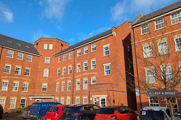 2 Bedroom Flat To Rent In Florey Gardens, Aylesbury, HP20