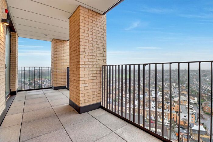2 Bedroom Flat To Rent In Herne Hill Road, London, SE24