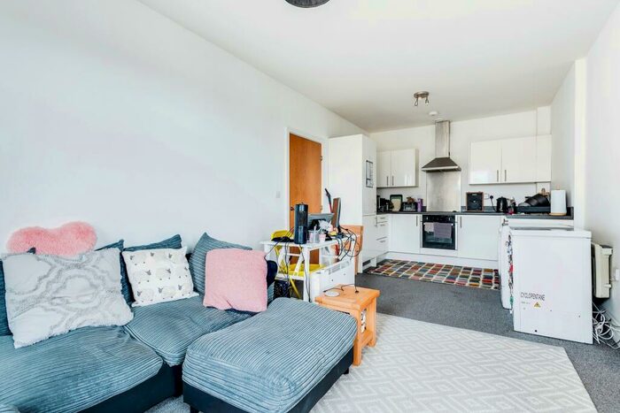 1 Bedroom Flat For Sale In Farnsby Street, Swindon, Wiltshire, SN1