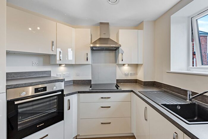 2 Bedroom Flat To Rent In The Moors, Thatcham, RG19