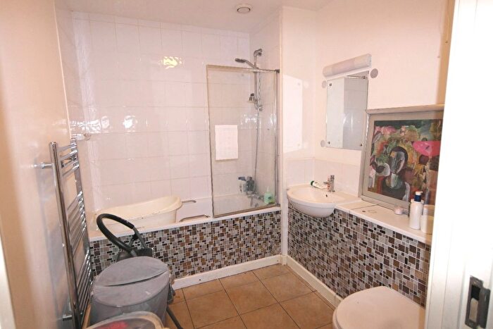 3 Bedroom Flat To Rent In Vickers House, Romford, Essex, RM1
