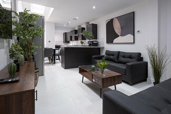 6 Bedroom House To Rent In Carholme Road, Lincoln, LN1