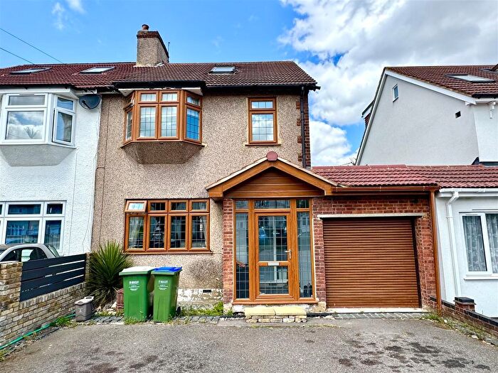 4 Bedroom Semi Detached House For Sale In Stapleton Road, Bexleyheath, DA7