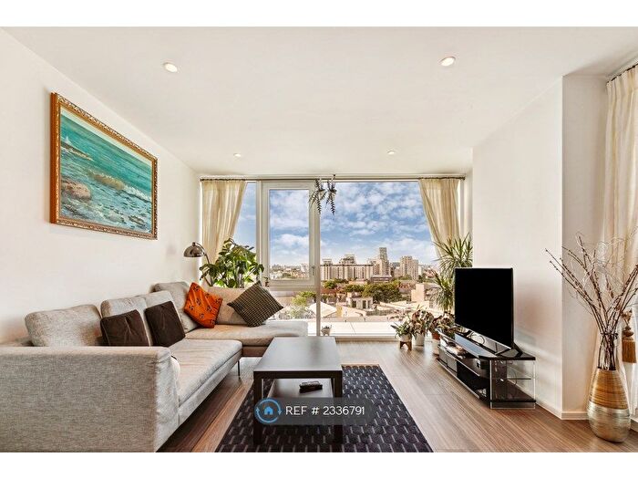 2 Bedroom Flat To Rent In Spectrum Way, Wandsworth, London, SW18