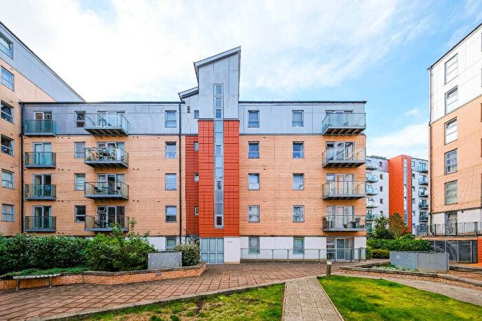 2 Bedroom Apartment To Rent In Queen Mary Avenue, London, E18