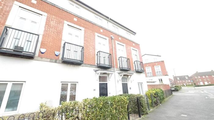 4 Bedroom Town House To Rent In Dragon Road, Hatfield, AL10