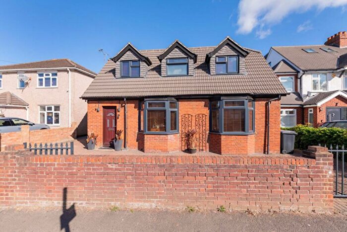 4 Bedroom Detached House For Sale In Shaggy Calf Lane, Slough, SL2