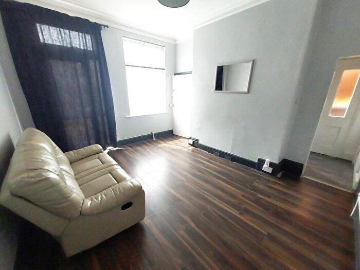 1 Bedroom Flat To Rent In Foxhall Road, Nottingham, NG7
