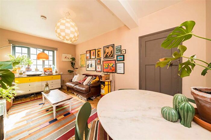2 Bedroom Flat For Sale In Cavell Street, Whitechapel, E1