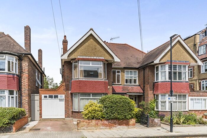 2 Bedroom Flat To Rent In West Road, Clapham, London, SW4