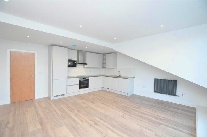 1 Bedroom Flat To Rent In High Street, Hampton Hill, Hampton, TW12