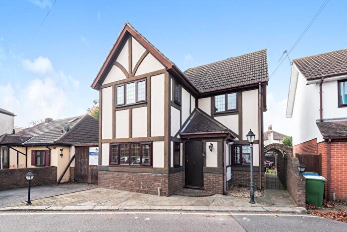 3 Bedroom Detached House For Sale In East Street, Bexleyheath, Kent, DA7