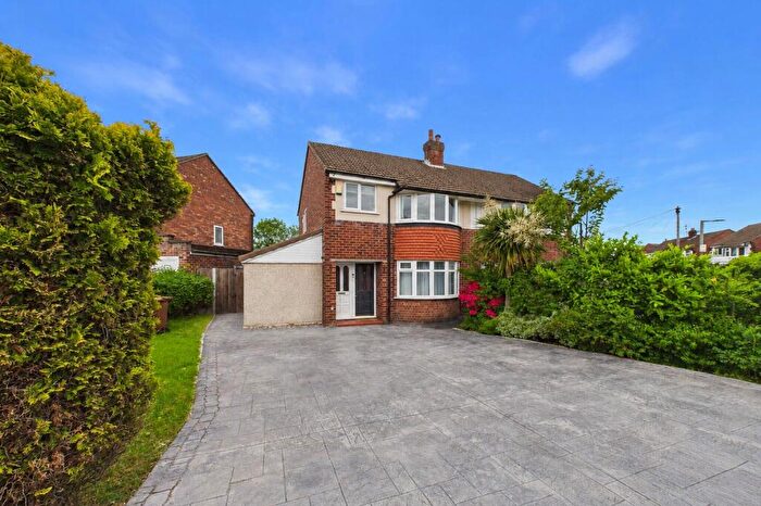4 Bedroom Semi-Detached House To Rent In The Fairway, Offerton, Stockport, Cheshire, SK2