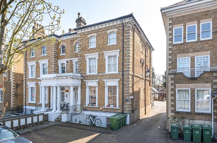2 Bedroom Flat For Sale In Thurlow Park Road, West Dulwich, London, SE21