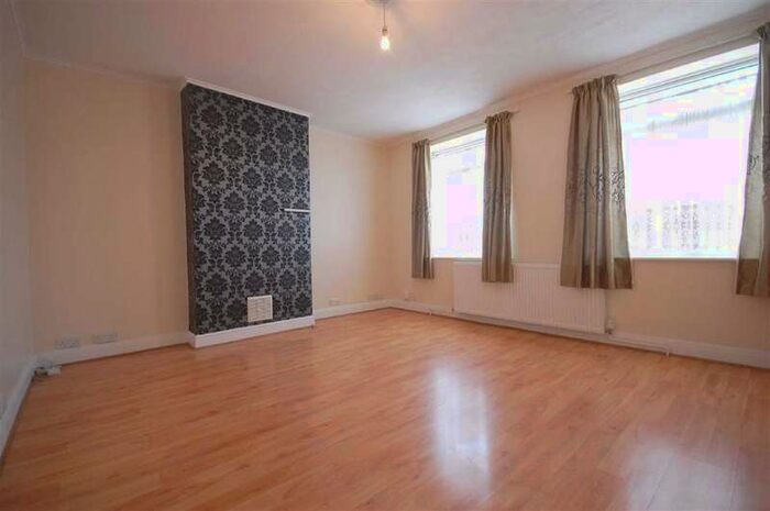2 Bedroom Flat To Rent In Windmill Hill, Ruislip, HA4