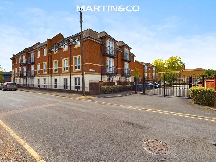 2 Bedroom Flat To Rent In Denham Road, Egham, TW20