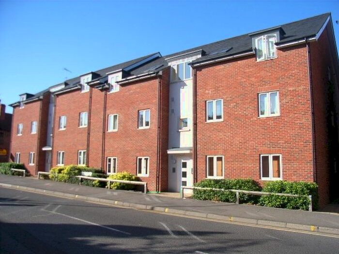 2 Bedroom Flat To Rent In Hieatt Close, Mount Pleasant, Reading, RG1