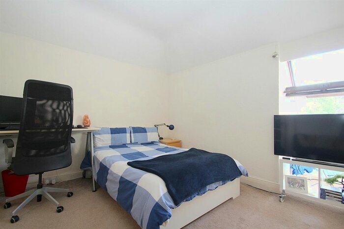 Studio To Rent In Stoughton Road, Guildford GU2