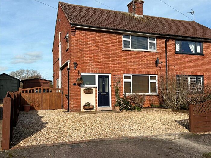 3 Bedroom Semi Detached House For Sale In Lovett Road, Byfield, Northamptonshire, NN11