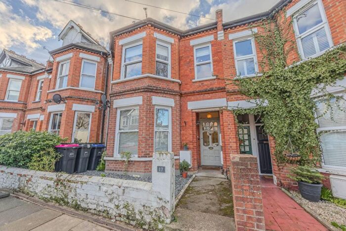 3 Bedroom Maisonette For Sale In Victoria Drive, Leigh-On-Sea, SS9