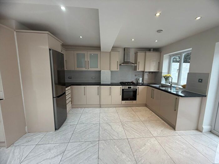 4 Bedroom Terraced House To Rent In Green Street, Enfield, EN3