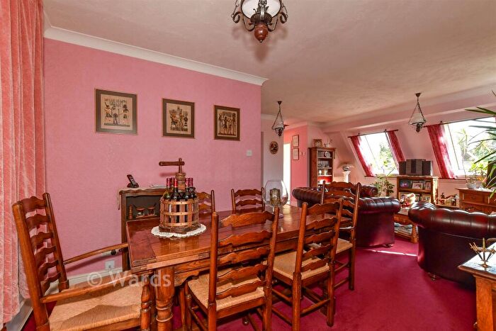 2 Bedroom Apartment For Sale In New Dover Road, Canterbury, Kent, CT1