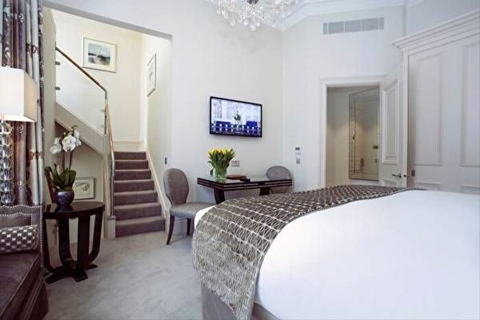 1 Bedroom Flat To Rent In Sloane Gardens, London, SW1W