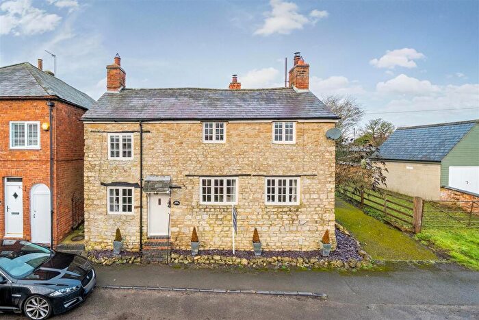 4 Bedroom Cottage For Sale In Caldecote, NN12