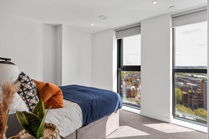 2 Bedroom Flat To Rent In Castle Park View, Castle Street, Bristol, BS2