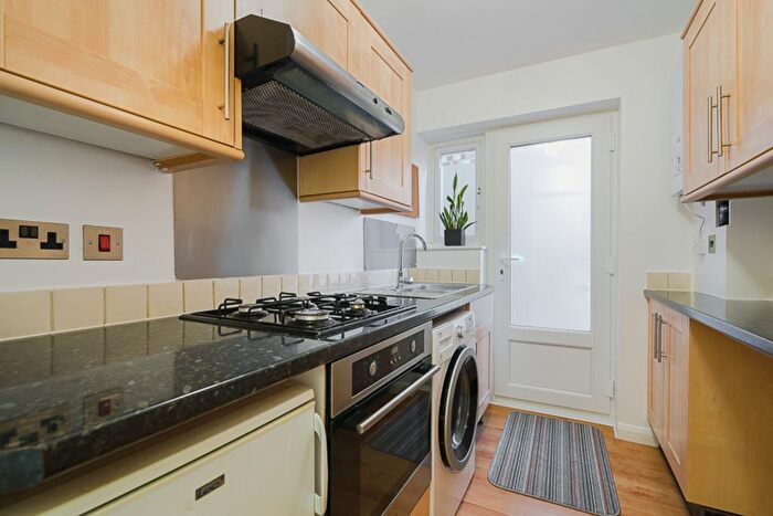 1 Bedroom Flat To Rent In Edward Road, Hampton Hill, Hampton, TW12