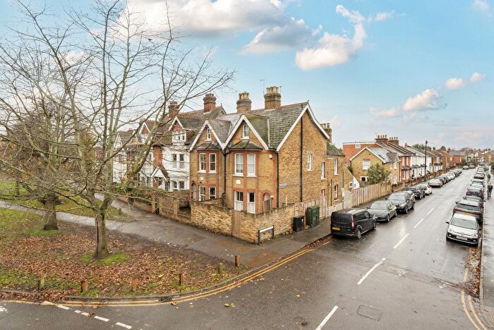 2 Bedroom Flat For Sale In Monument Green, Weybridge, KT13