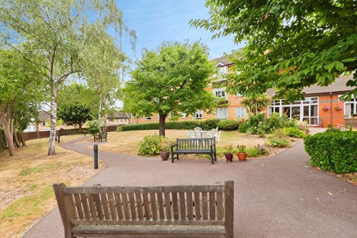 1 Bedroom Apartment For Sale In Oak Lodge (Sutton), Sutton, SM1