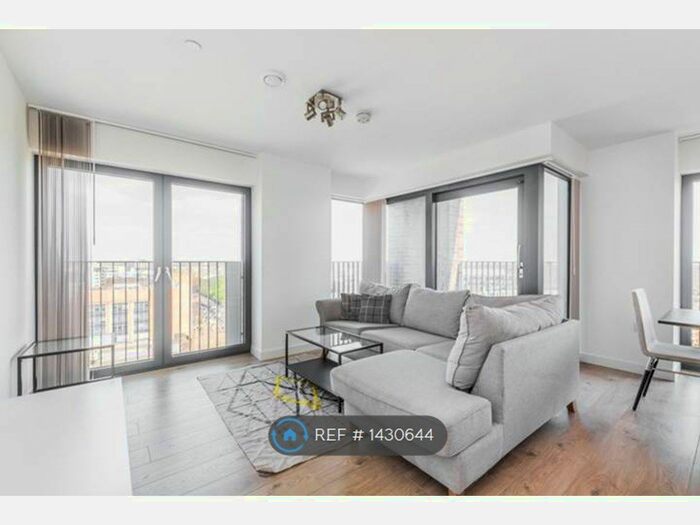 2 Bedroom Flat To Rent In Azure Building, London, E15