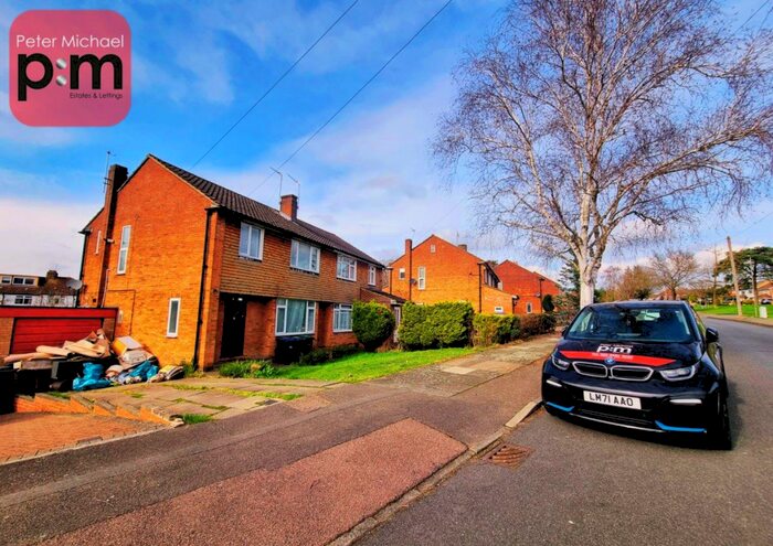 4 Bedroom Semi-Detached House To Rent In Mansfield Avenue, London, EN4