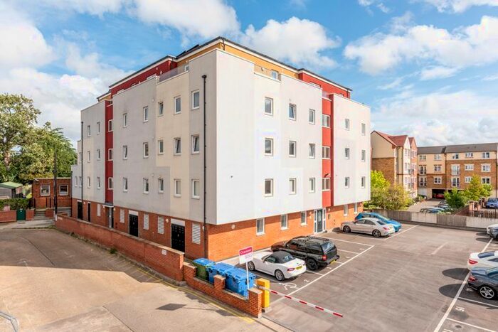 2 Bedroom Flat To Rent In Church Street, Walton-On-Thames, KT12